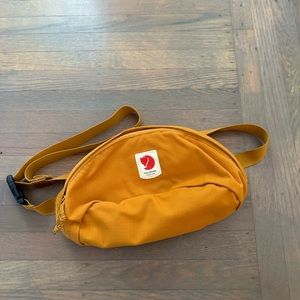 FJALLRAVEN ULVA Hip Pack Medium in mustard color. Brand New!